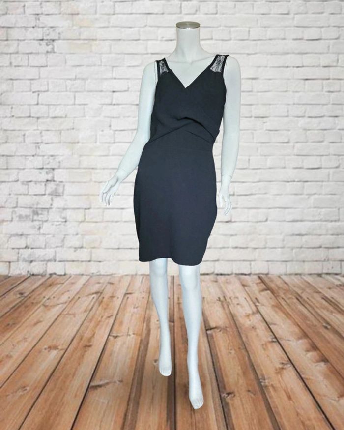 Robe noire dentelle - photo numéro 2