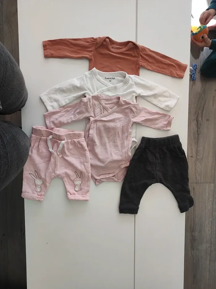 Lot vêtements 1 mois fille
