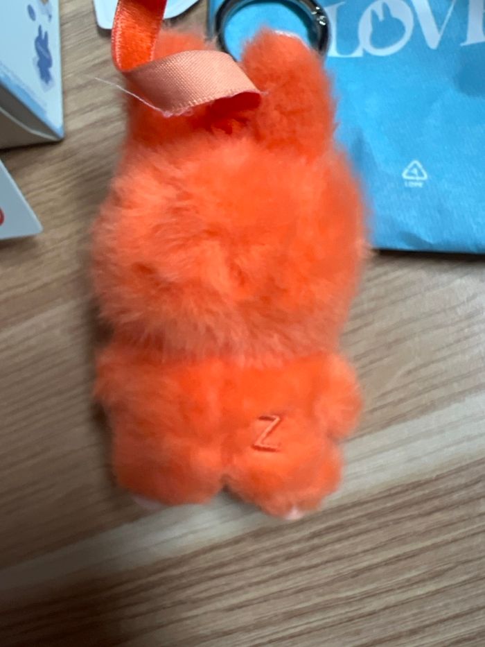 Labubu Pin for Love Z - photo numéro 3