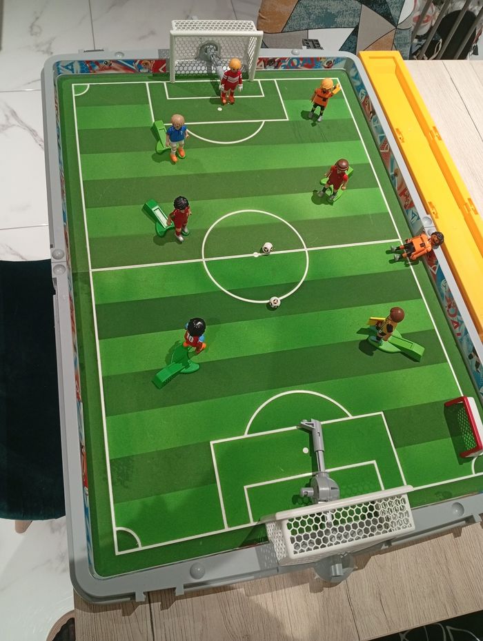 Terrain de foot playmobil