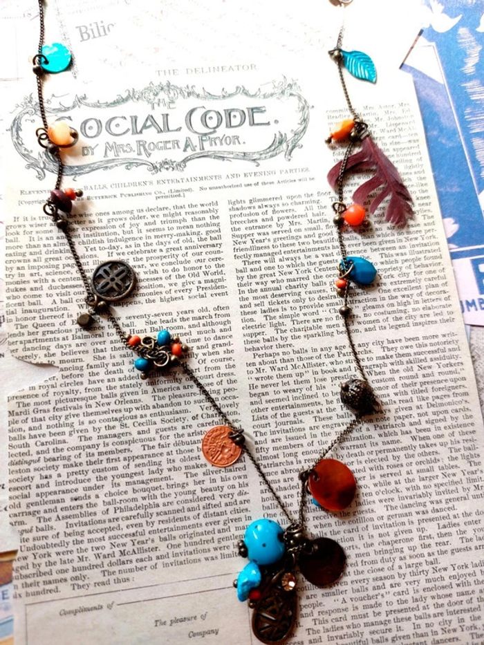 Magnifique collier sautoir bohème avec breloques