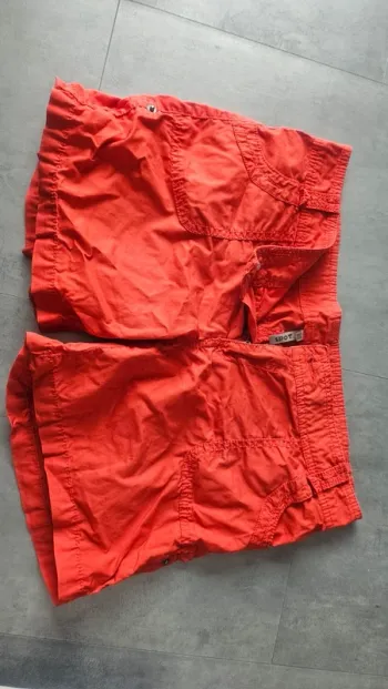 Short femme rouge