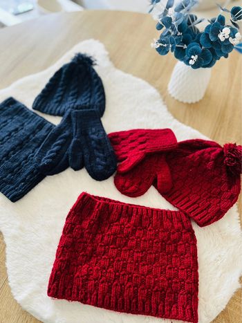 Lot tours de cou + bonnets + moufles