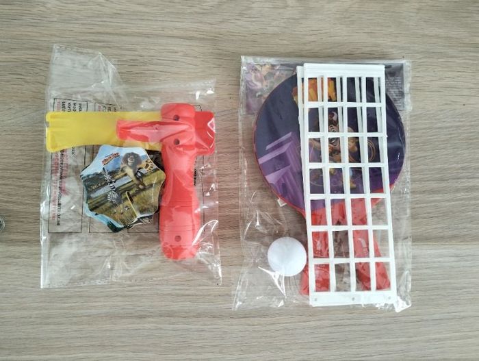 Deux jeux d'extérieur.