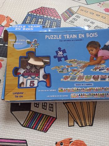 Puzzle en bois sur les trains