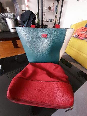 Sac neuf en cuir synthétique