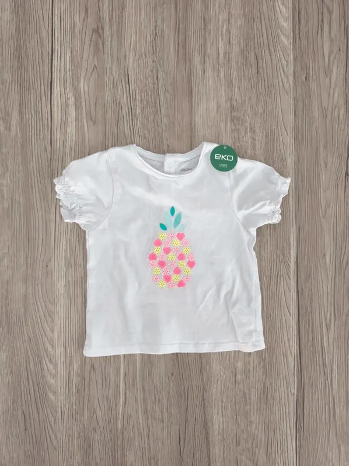 T-shirt blanc avec sequins cousus en motif ananas
