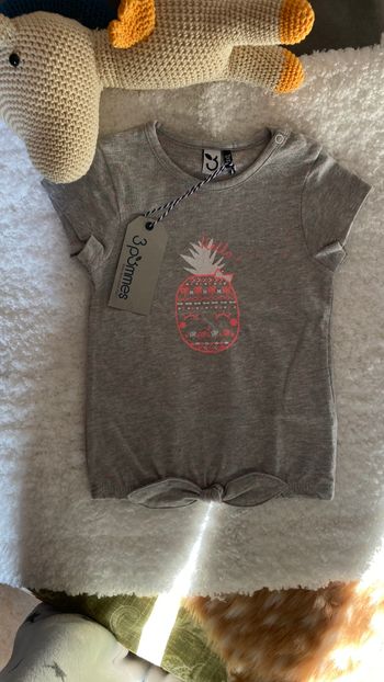 Beau tee-shirt neuf 3 Pommes Gris Rose Ananas 12-18mois