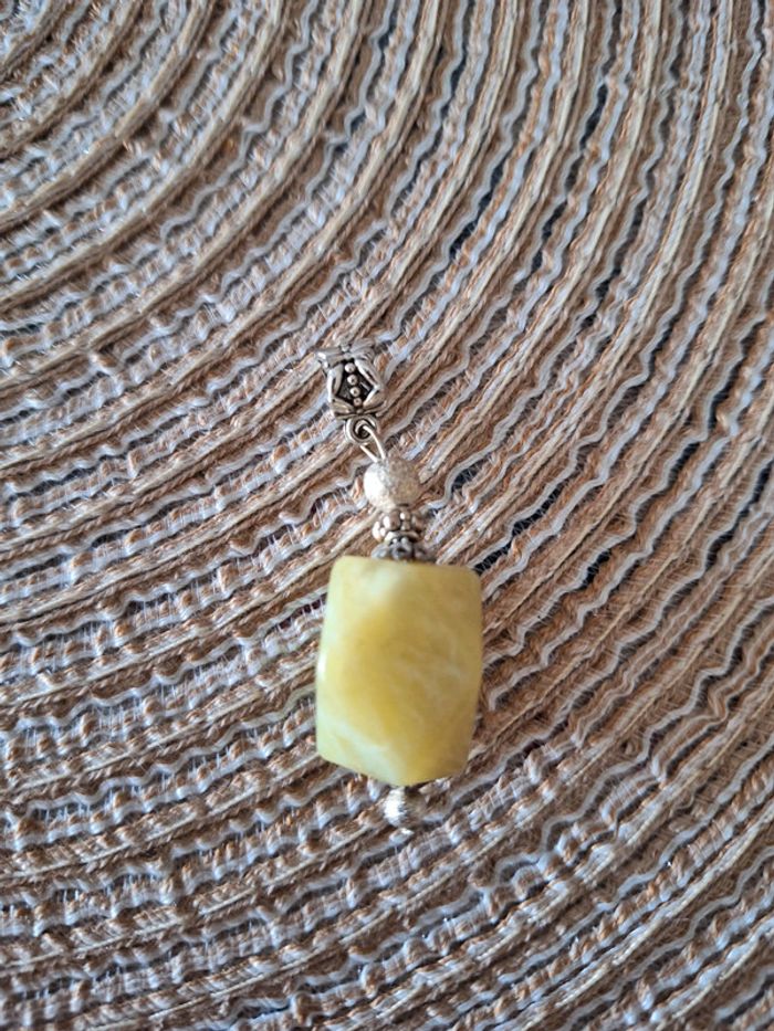 Pendentif en jaspe jaune