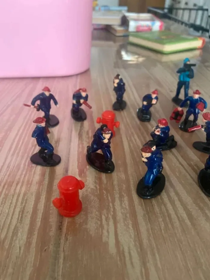 Figurines pompier  vintage - photo numéro 4