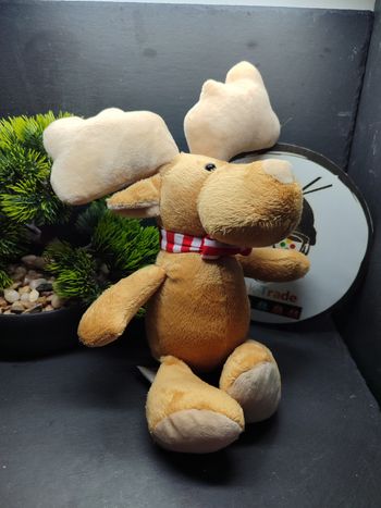 peluche renne élan kinder doudou marron écharpe cert rouge blanc Beige Ferrero