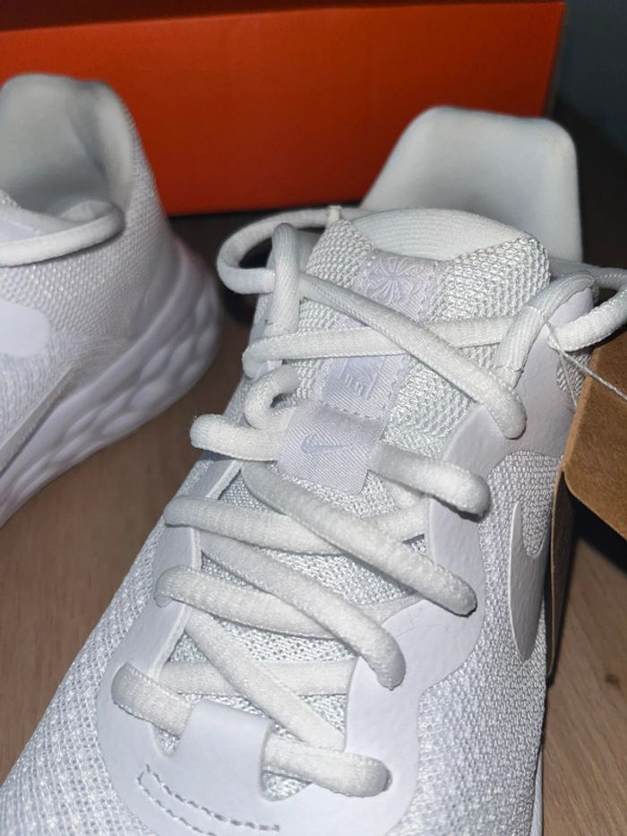Baskets , Nike , Blanches , Femmes , Taille 39 , neuves - photo numéro 4