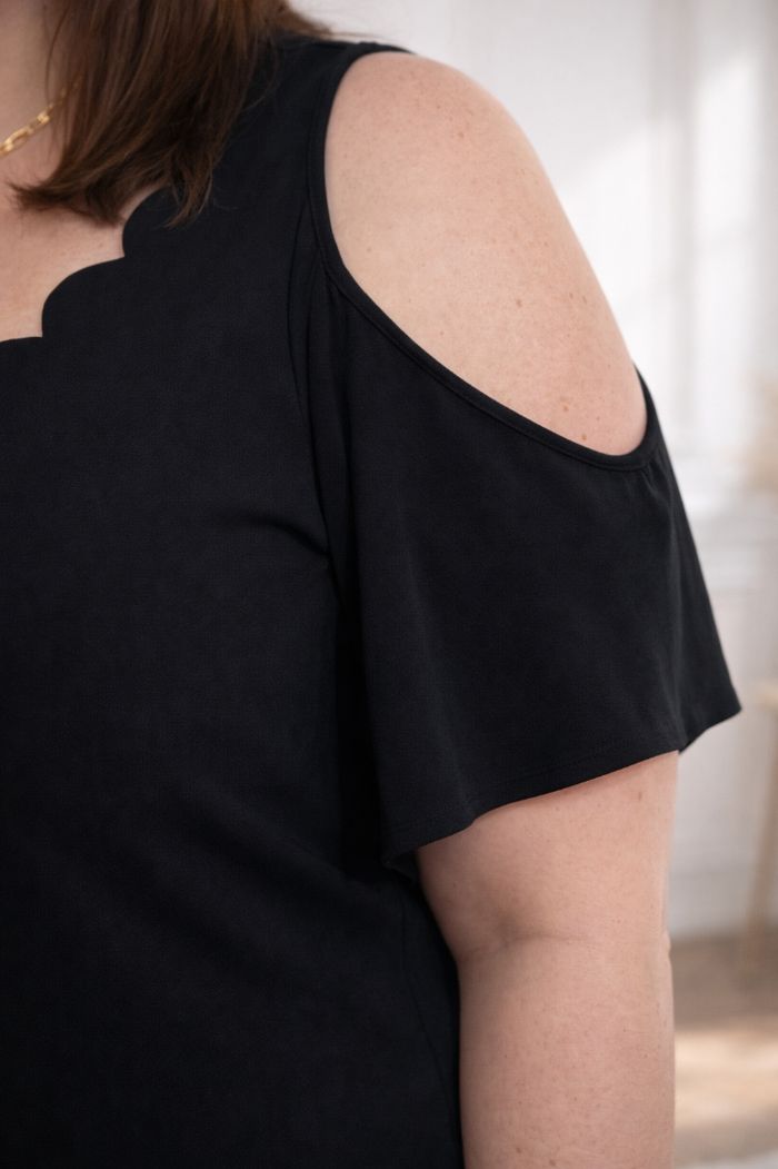 Robe festonnée élégance noire épaules dénudées Femme taille 54 marque Boohoo 💍 - photo numéro 4