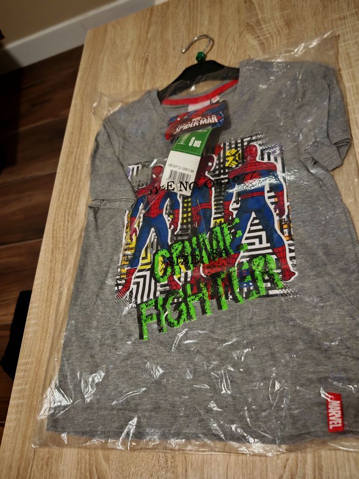 T-shirt spiderman 8 ans