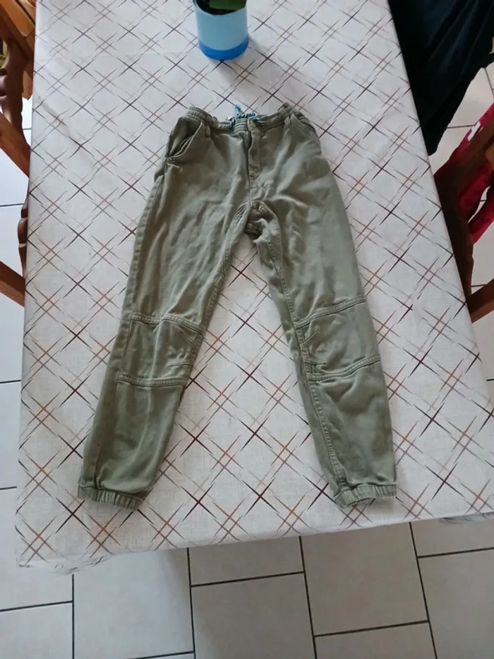 Pantalon style cargo
