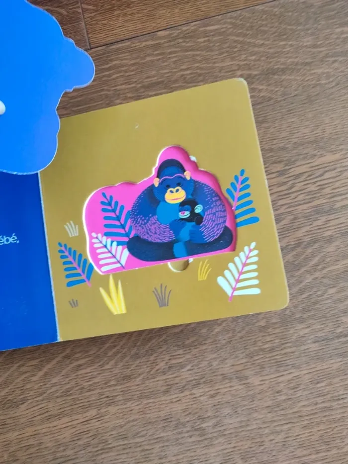 Livre qui se cache derrière maman - photo numéro 16