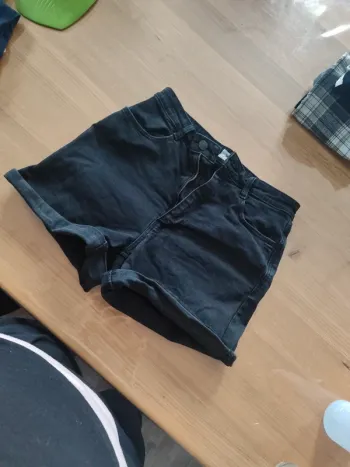 Short noir
