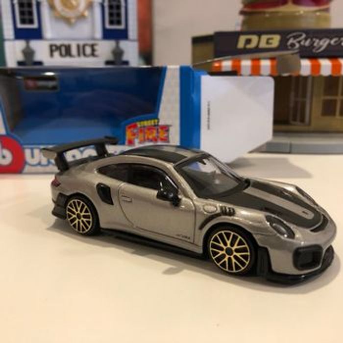 Miniature burago Porsche 911 GT2 Rs 1/43