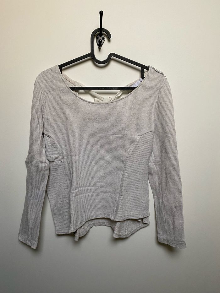 Pull avec noeud dans le dos