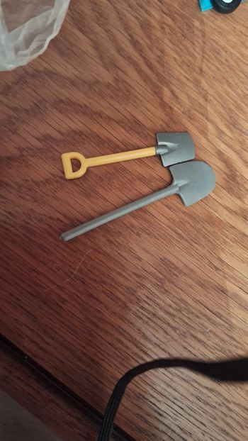 Bêche et pelle playmobil