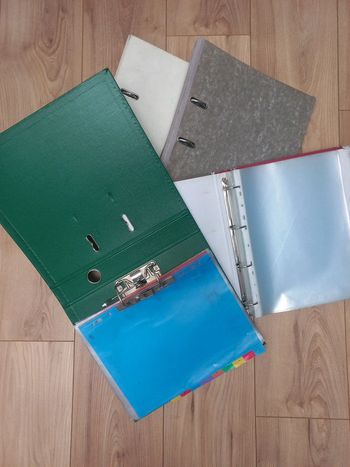 Lot classeurs / intercalaires / pochettes transparentes