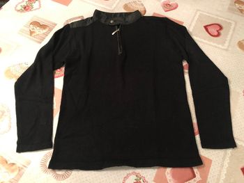 Pull noir fermeture