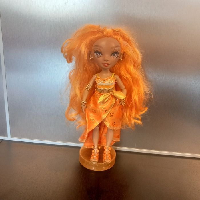 Poupée Rainbow High  n 4 Meena fleur - photo numéro 8