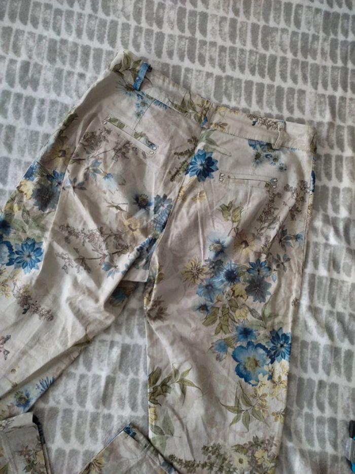 Pantalon droit a fleurs beige bleu stretch Clarin Shavien taille 42 - photo numéro 5