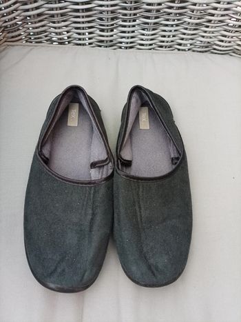 Jolis chaussons garçon T39 neufs