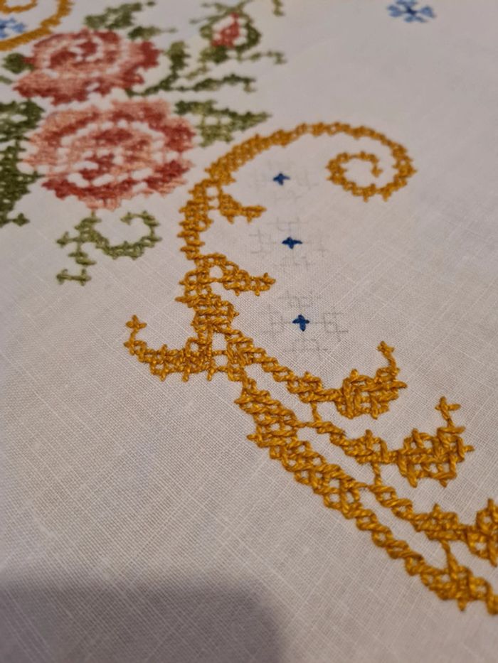 Nappe brodée linge ancien - photo numéro 5