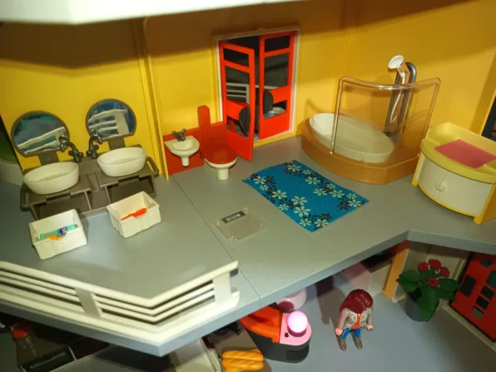 Lot maison Playmobil 9266 sur 3 étages + jardin - photo numéro 11
