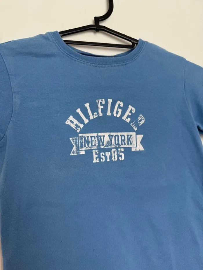 T-shirt Tommy Hilfiger garçon 2 ans bleu très bon état - photo numéro 2