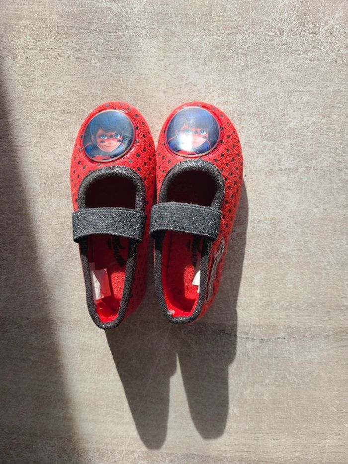 Chaussons Miraculous. 24.