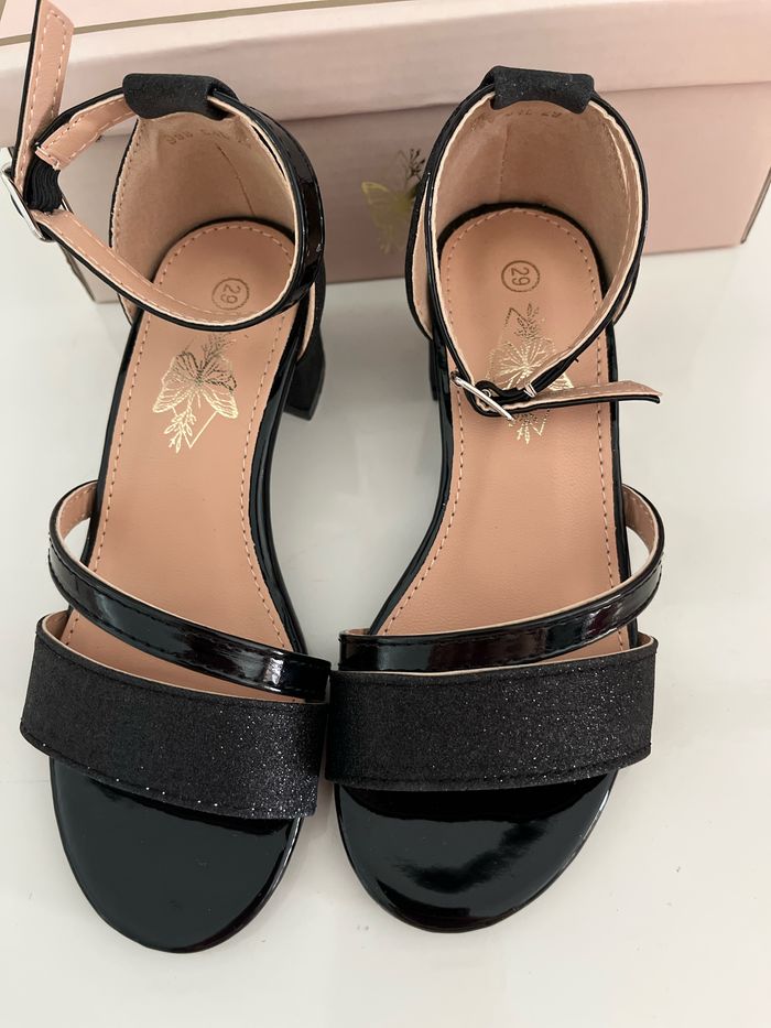 Chaussure à talons t 29 - photo numéro 2