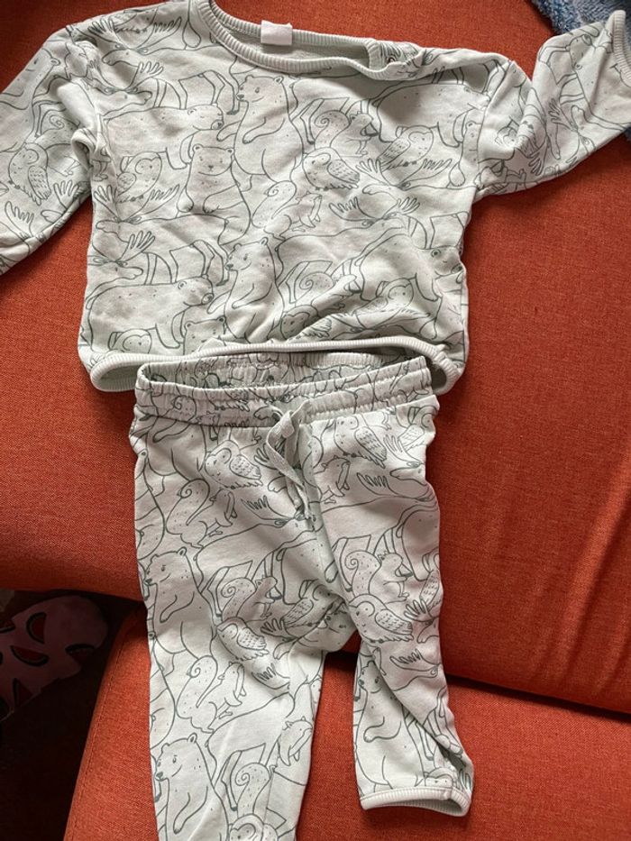 Ensemble + Bodie 9 mois - photo numéro 4