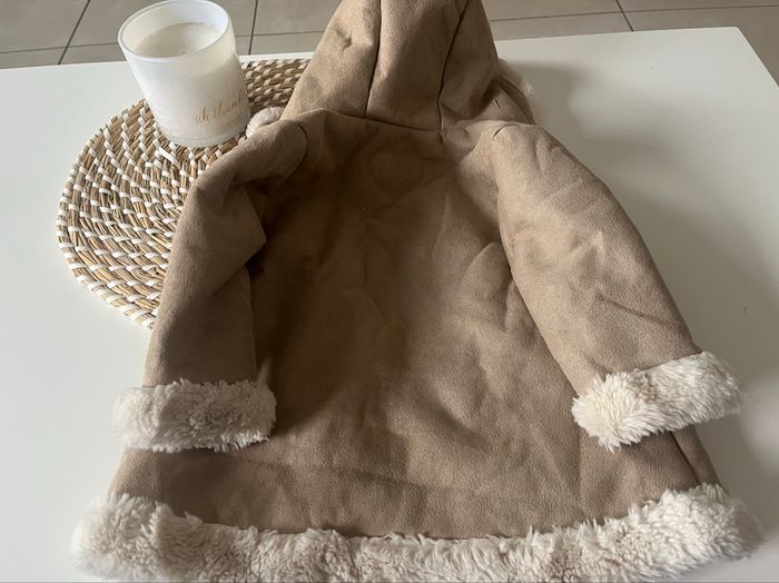 Manteau en suédine beige avec fourrure - 12 mois - photo numéro 3