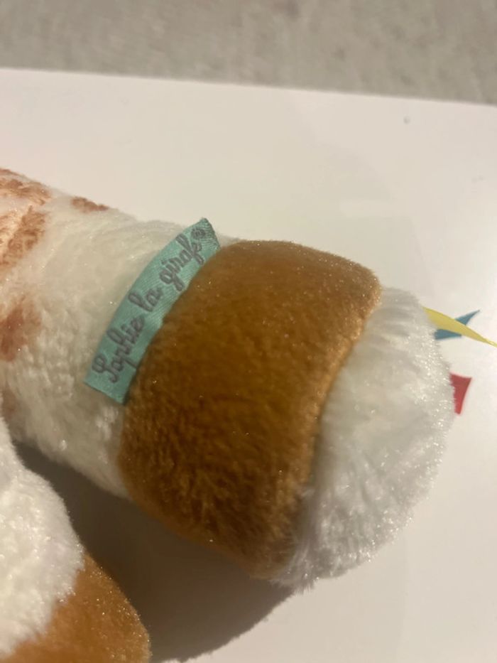 Peluche musicale Sophie la girafe - photo numéro 2