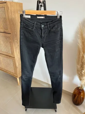 Jean skinny noir 710 Levi’s