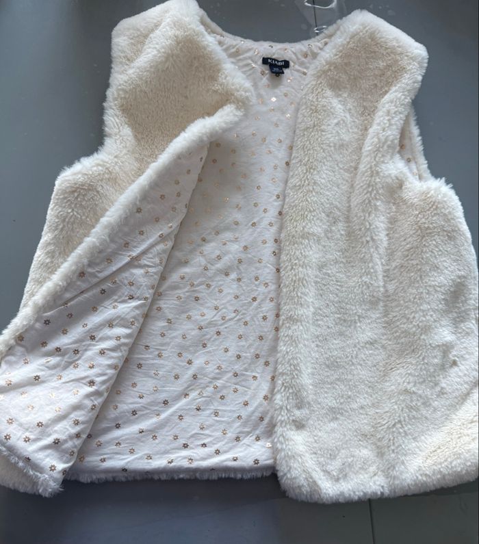 Beau Gilet cardigan sans manches T 10 ans fille Kiabi couleur blanc Très bon état - photo numéro 3