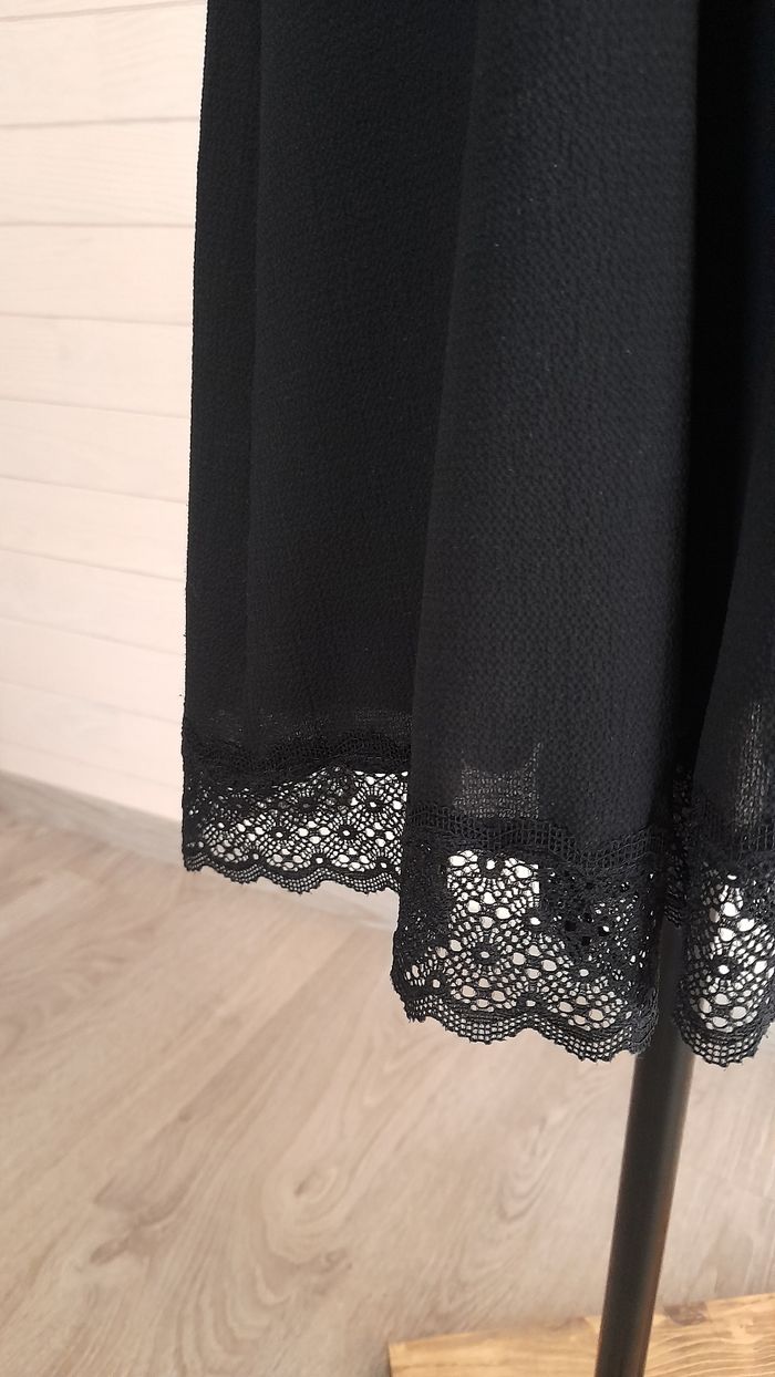 Robe noire manches courtes avec dentelle. Nekane - photo numéro 4