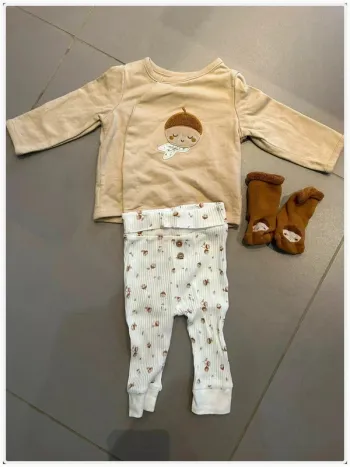 Ensemble bébé 6 mois Sergent Major – haut + legging + chaussettes
