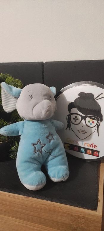 peluche doudou éléphant bleu gris rayé rayure étoiles grelot hochet tom et kiddy bisous d'ange