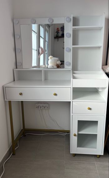 Coiffeuse avec multiprise 