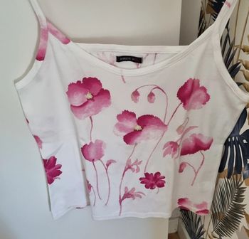 Top à bretelles blanc et fleurs