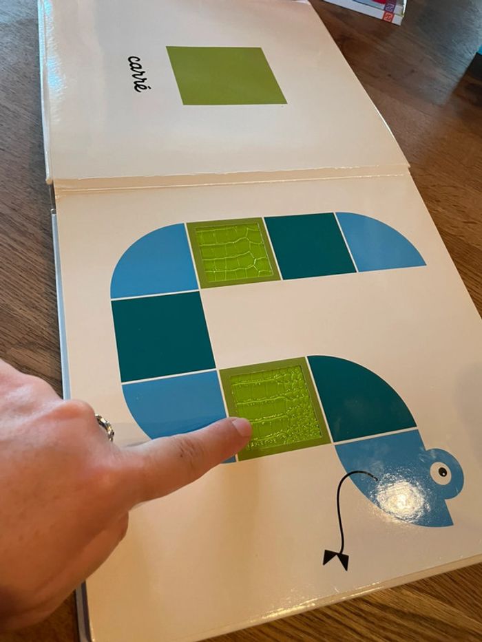 Livre cartonné à toucher Les formes à toucher - photo numéro 7