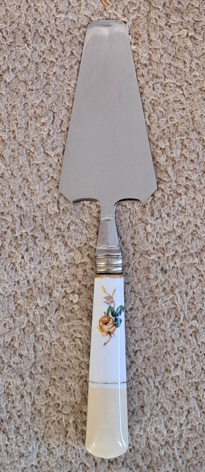🍽 Ancienne pelle à tarte manche décors fleuris - photo numéro 2