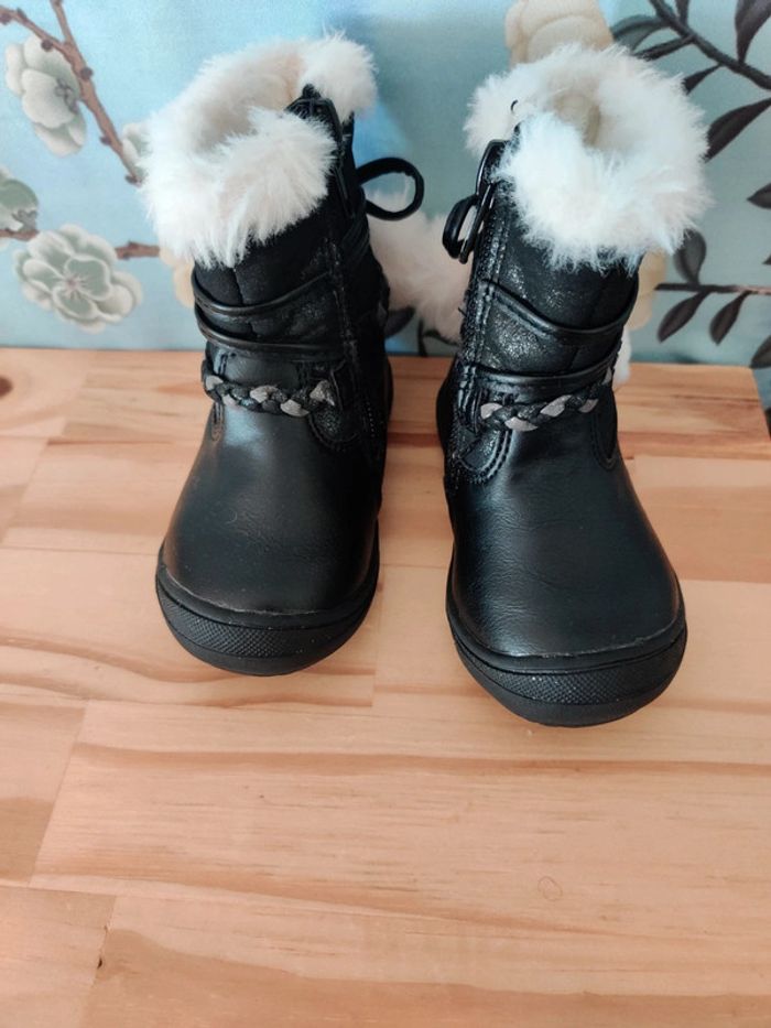 Bottines fourrées taille 19 neuves