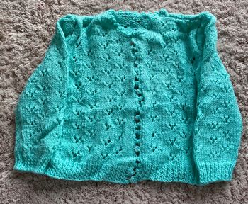 Gilet avec pressions en laine fait main taille environ 24 mois