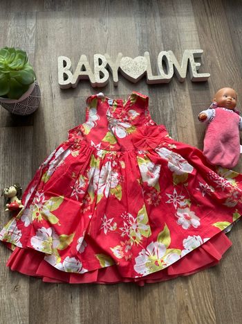 - Robe   - 12 mois  - Très bon état 