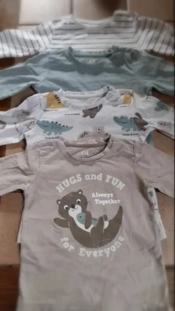 Lot de 4 tee-shirts ML 12-18 mois